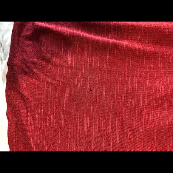 Three Quarter Sleeve With Flower Design at Neck. - Picture 5 of 6